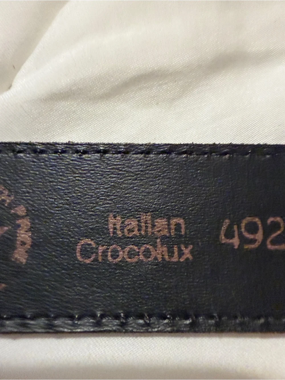 Vintage Women’s Brown Croc-Embossed Leather Belt with Gold Buckle
